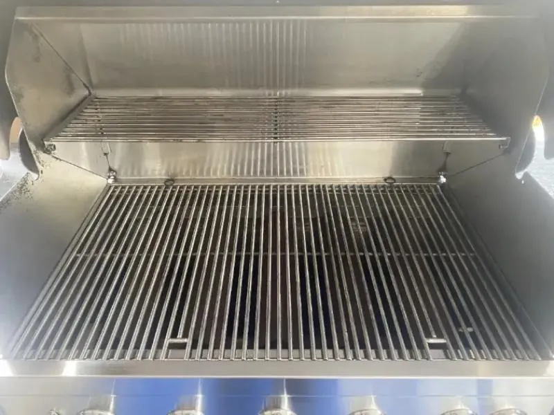 The same BBQ after deep cleaning with a clean firebox, lid and grates